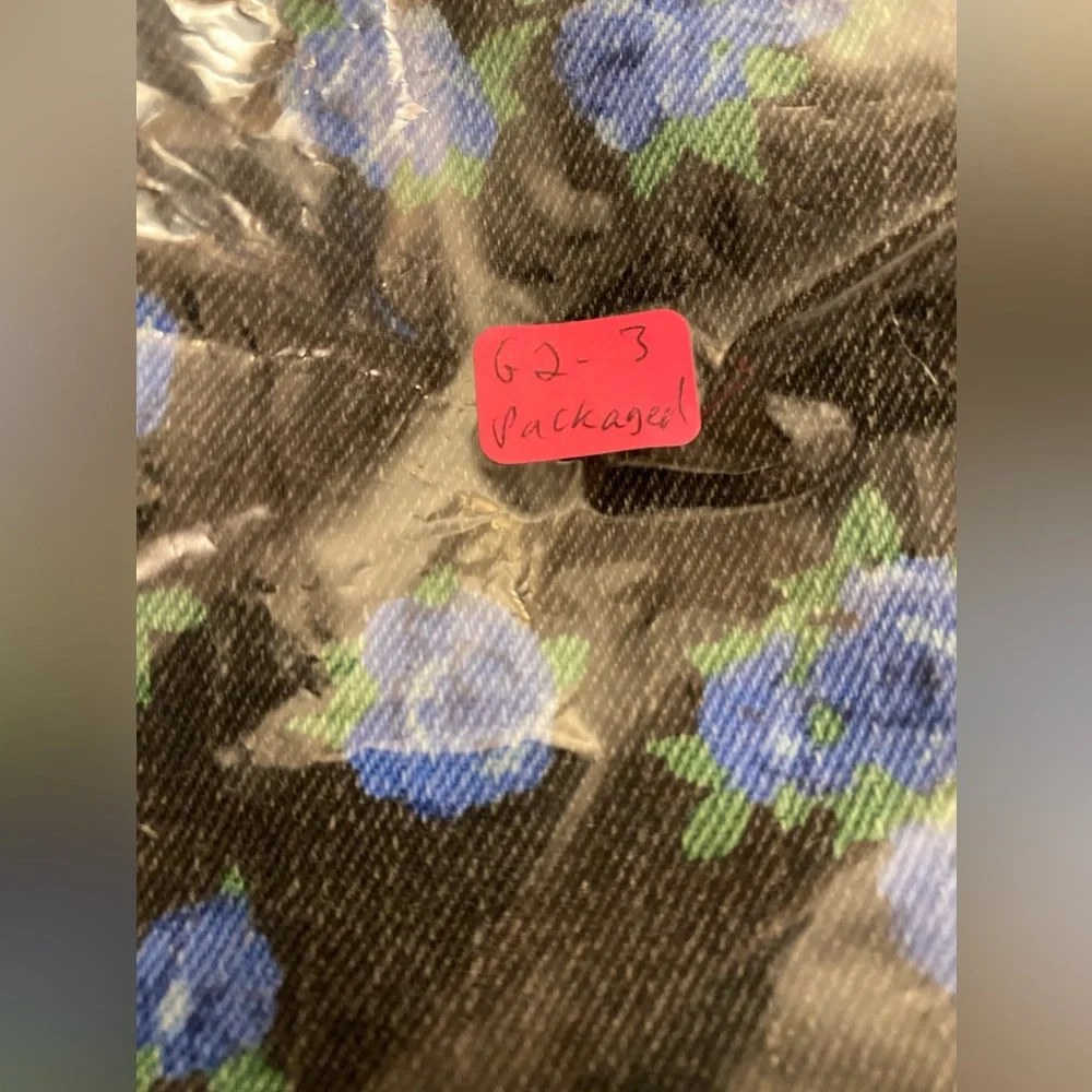 Forever 21 Women 27 Blue Flowers Floral Denim Black Short Shorts Low-Rise Cuffed - Picture 7 of 7